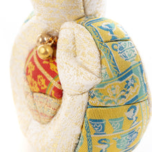 画像をギャラリービューアに読み込む, 干支「巳」 木目込み人形