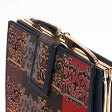 画像をギャラリービューアに読み込む, 口金付二折札入 獅噛文長斑錦