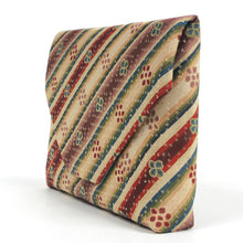 Load image into Gallery viewer, Sukiya Bukuro (A Pouch) (Tea-things) (Kamon Ungen Nishiki)