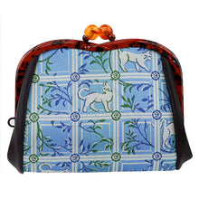 画像をギャラリービューアに読み込む, 3.5ラクトコイン入 チョーカーの猫