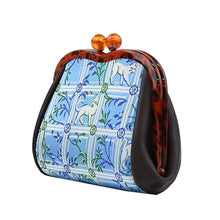 画像をギャラリービューアに読み込む, 3.5ラクトコイン入 チョーカーの猫