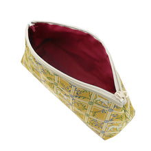 画像をギャラリービューアに読み込む, 半月ポーチ チョーカーの猫