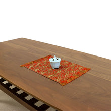 Load image into Gallery viewer, Vase Mat (S) (Oshidori Karakusa-mon Nishiki)