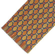 Load image into Gallery viewer, Table Runner (sarasaseigyumon)