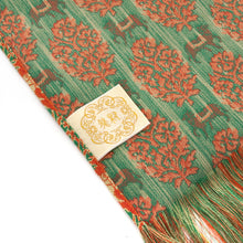 Load image into Gallery viewer, Table Runner (sarasaseigyumon)