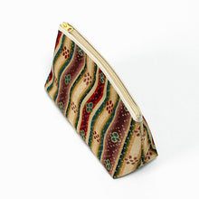 Load image into Gallery viewer, Half Moon Pouch (Kamon Ungen Nishiki)