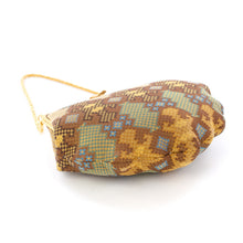 Load image into Gallery viewer, shellfish formal bag, copy of Hamyang Palace scale design