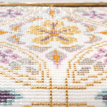 画像をギャラリービューアに読み込む, ビーズバッグ 王朝七宝文(白)