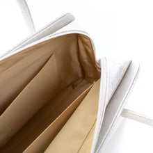 画像をギャラリービューアに読み込む, フォーマルバッグ　菊もみ（白銀）
