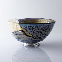 Load image into Gallery viewer, Glass "YOBOTUGI" Tea Bowl [Name: Budo Karakusa] (Fifth Generation Tatsumura Heizō × Nishinaka Yukito)
