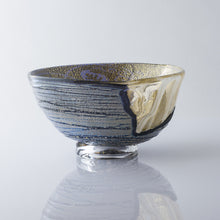 Load image into Gallery viewer, Glass "YOBOTUGI" Tea Bowl [Name: Budo Karakusa] (Fifth Generation Tatsumura Heizō × Nishinaka Yukito)
