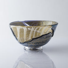 Load image into Gallery viewer, Glass "YOBOTUGI" Tea Bowl [Name: Budo Karakusa] (Fifth Generation Tatsumura Heizō × Nishinaka Yukito)
