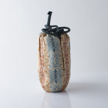 Load image into Gallery viewer, Glass ”YOBITUGI”Tea Container[Inscription: Budo Karakusa-mon Nishiki] (5th-Generation Tatumura Heizō × Nishinaka yukito)
