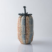 Load image into Gallery viewer, Glass ”YOBITUGI”Tea Container[Inscription: Budo Karakusa-mon Nishiki] (5th-Generation Tatumura Heizō × Nishinaka yukito)
