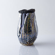 Load image into Gallery viewer, Glass ”YOBITUGI”Tea Container[Inscription: Budo Karakusa-mon Nishiki] (5th-Generation Tatumura Heizō × Nishinaka yukito)
