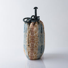 Load image into Gallery viewer, Glass ”YOBITUGI”Tea Container[Inscription: Budo Karakusa-mon Nishiki] (5th-Generation Tatumura Heizō × Nishinaka yukito)

