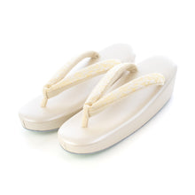 画像をギャラリービューアに読み込む, フォーマル草履バッグセット　菊もみ（白金）
