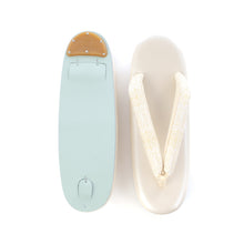 画像をギャラリービューアに読み込む, 草履　葡萄唐草文錦（白小金）
