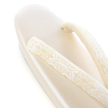 画像をギャラリービューアに読み込む, フォーマル草履バッグセット　葡萄唐草文錦（白小金）
