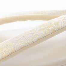 画像をギャラリービューアに読み込む, 草履　葡萄唐草文錦（白小金）
