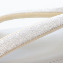 画像をギャラリービューアに読み込む, フォーマル草履バッグセット　葡萄唐草文錦（白小銀）
