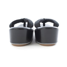 画像をギャラリービューアに読み込む, 草履　葡萄唐草文錦（黒）
